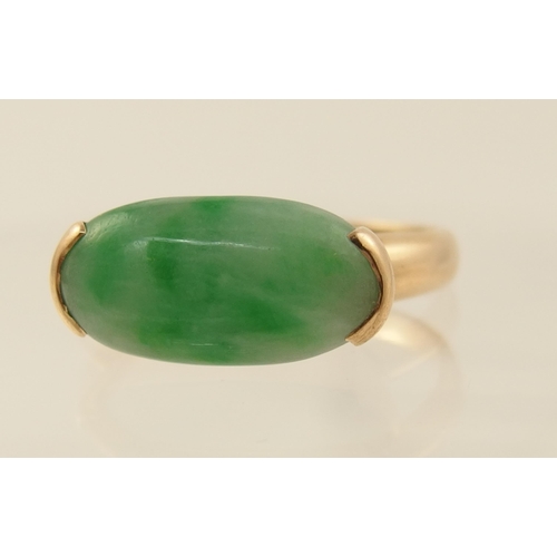 162 - A 14ct Chinese green hardstone ring