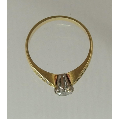 168 - An 18ct diamond ring