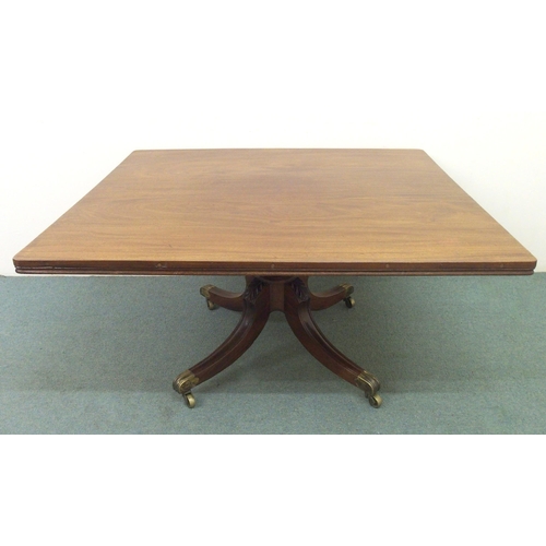 834 - A 19th Century mahogany breakfast table