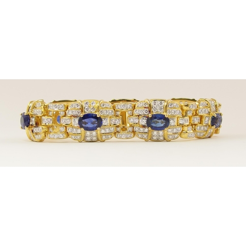 88 - A suberb diamond and sapphire bracelet