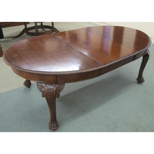 896 - An Edwardian Irish mahogany extending dining table