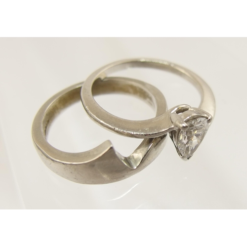 95 - A pear shaped diamond ring