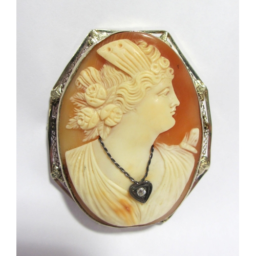 130 - An Italian shell cameo pendant brooch