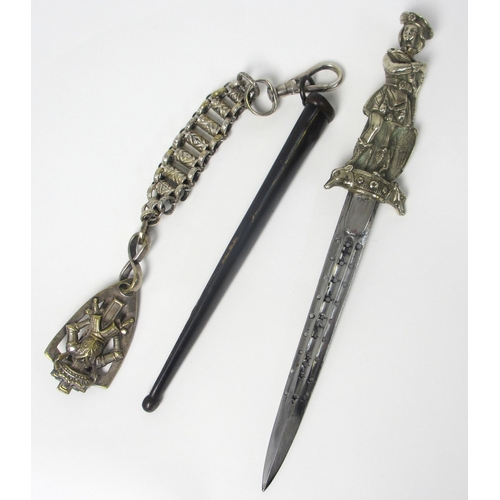 257 - A dagger with 19th Century Scotsman modelled handle