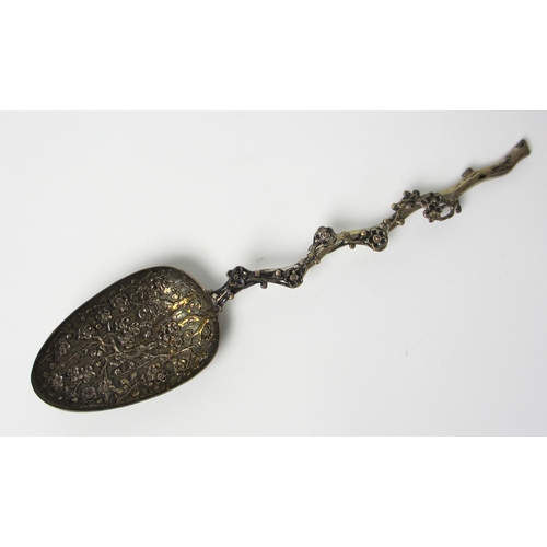 588 - A Chinese silver serving spoon