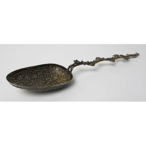 588 - A Chinese silver serving spoon