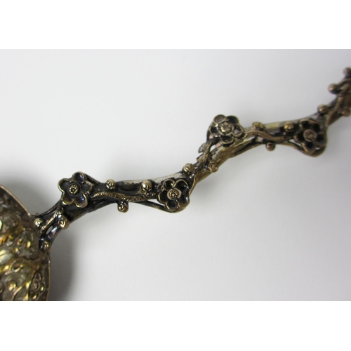 588 - A Chinese silver serving spoon