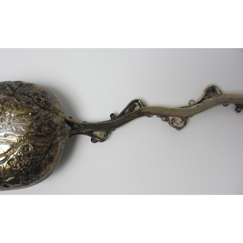 588 - A Chinese silver serving spoon