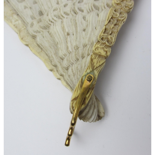 602 - A Chinese export ivory fan