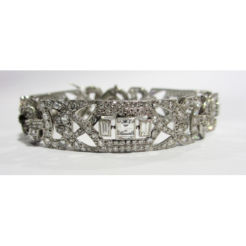 65 - An Art Deco platinum and diamond bracelet