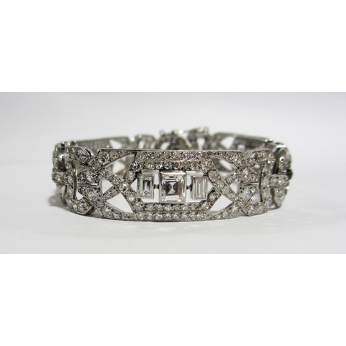 65 - An Art Deco platinum and diamond bracelet