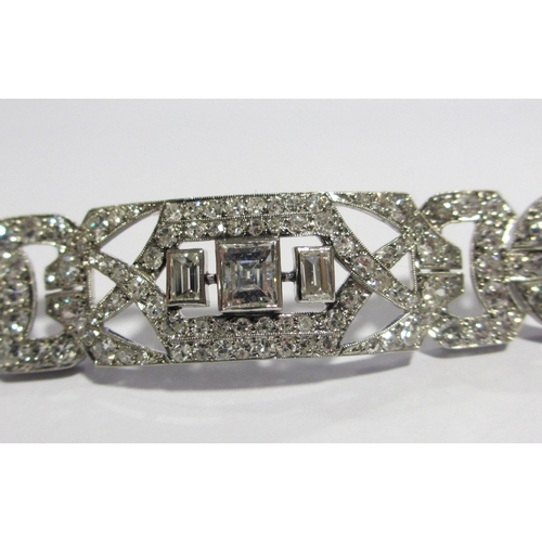 65 - An Art Deco platinum and diamond bracelet