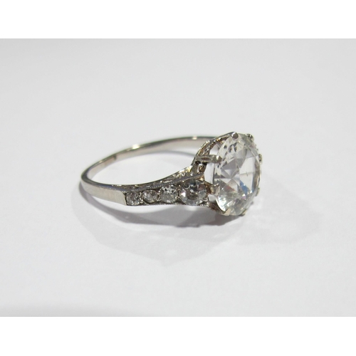 67 - An Art Deco platinum and diamond ring