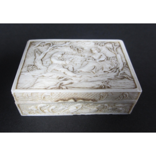 671 - A French ivory compact