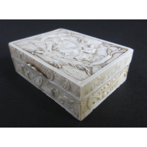 671 - A French ivory compact