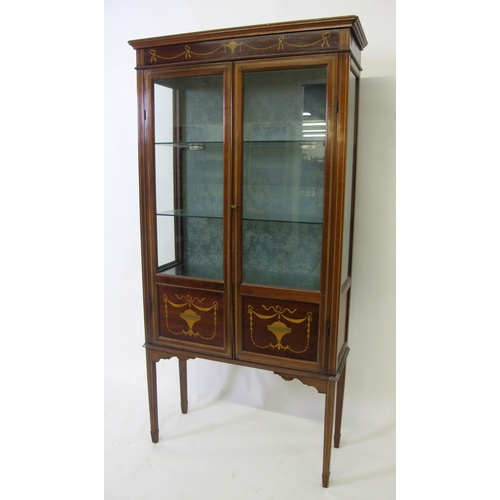 811 - An Edwardian mahogany inlaid display cabinet