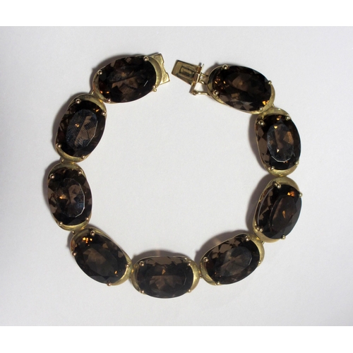 84 - A gold smoky quartz bracelet