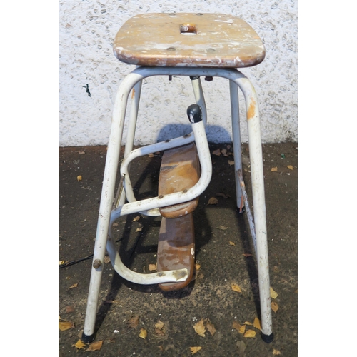 117 - A lot of two wooden ladders and a folding kitchen stool (3)