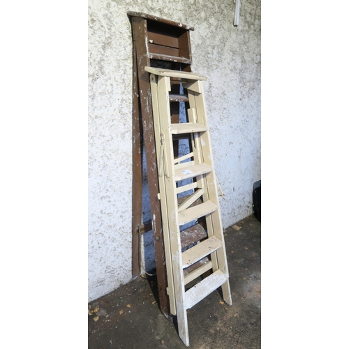 117 - A lot of two wooden ladders and a folding kitchen stool (3)