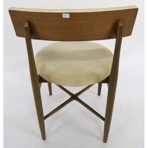 76 - A mid 20th century teak G Plan dining table and chairs with circular extending dining table, 73cm hi... 