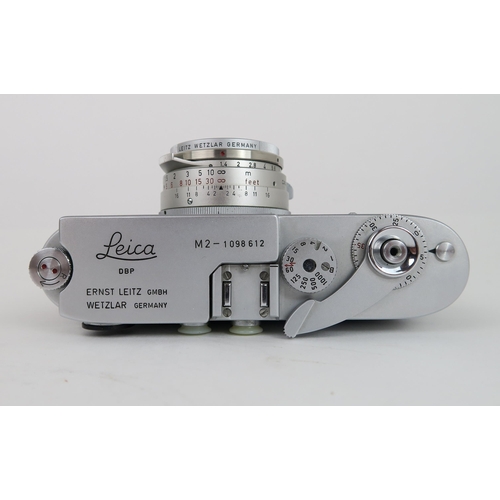 2562 - A 1964 LEITZ LEICA M2 RANGEFINDER CAMERA FITTED WITH A LEITZ SUMMILUX 1:1.4/35 LENSSerial no. 109861... 