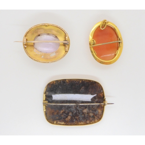 638 - three vintage yellow metal brooches, a specimen moss agate, a pale amethyst in a leaf pattern frame ... 