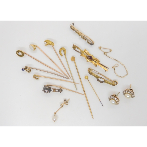 744 - A collection of gold and yellow metal pins, brooches and earrings, to include a highly detailed crab... 