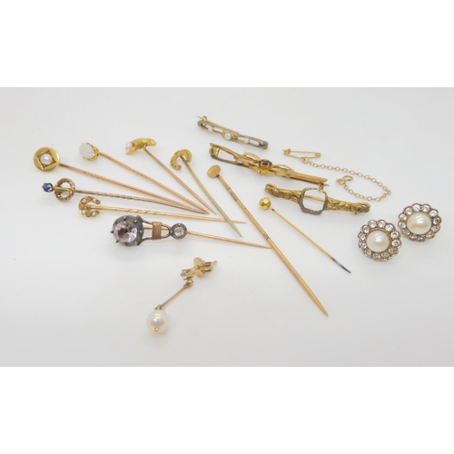 744 - A collection of gold and yellow metal pins, brooches and earrings, to include a highly detailed crab... 