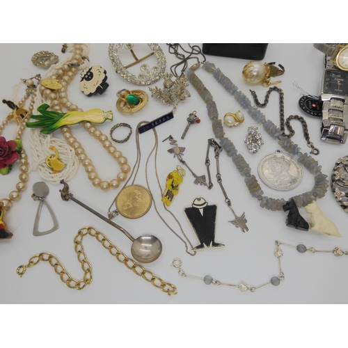 760 - A collection of costume jewellery to include a Black & white Whisky dog brooch, Watches and othe... 