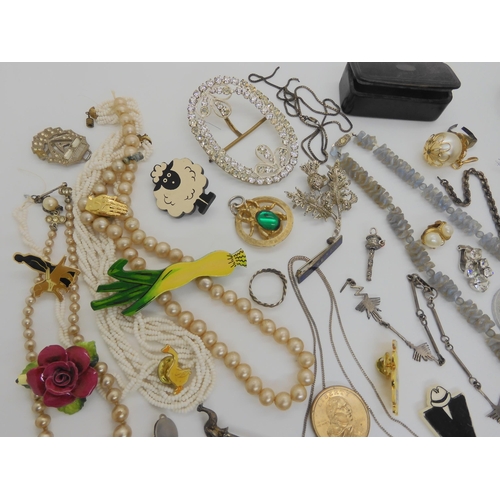 760 - A collection of costume jewellery to include a Black & white Whisky dog brooch, Watches and othe... 