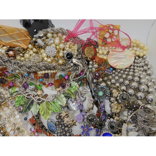 762 - A large box full of costume jewellery to include mirror compacts, statement necklaces etc