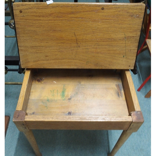 124 - A lot of two early 20th century children's school desks (2)