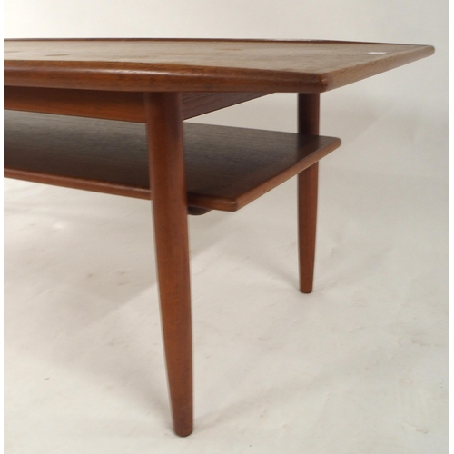 86 - A mid 20th century teak coffee table in the manner of Edvard Kindt Larsen with turned tapering suppo... 