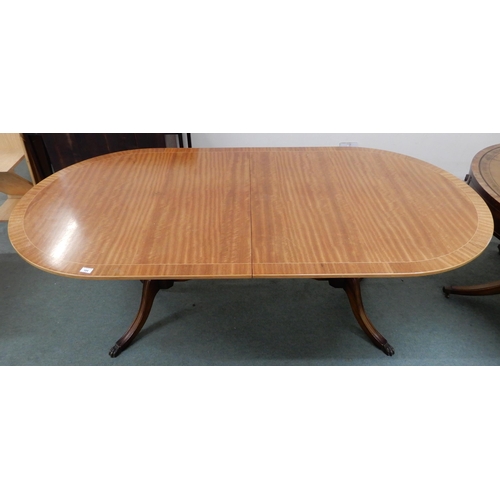 104 - A 20th century mahogany drum table with leather skiver top over four drawers on quadrupedal base, 75... 