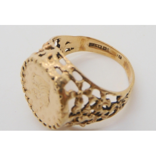 695 - A collection of 9ct items to include a bangle, faux coin ring, size M, a child's signet ring, size G... 