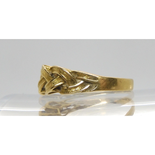 479 - An 18ct gold knot pattern ring, size Q, weight 4.7gms