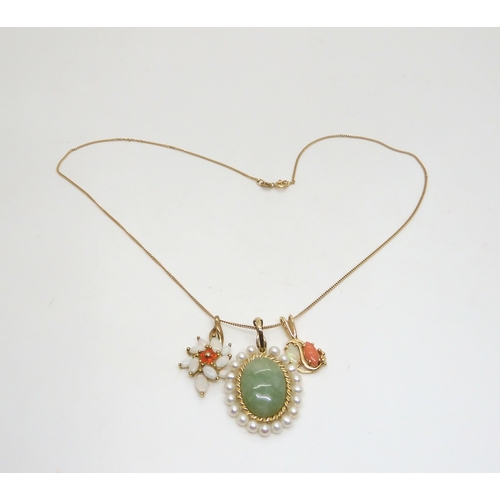 500 - A 14k good pearl and green gem pearl pendant, a 14k gold coral and opal pendant weight together 5.7g... 