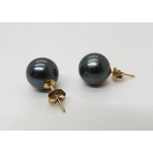 506 - A 9ct ring set with a Cook Islands black pearl with matching earrings, with certificate from the Pea... 