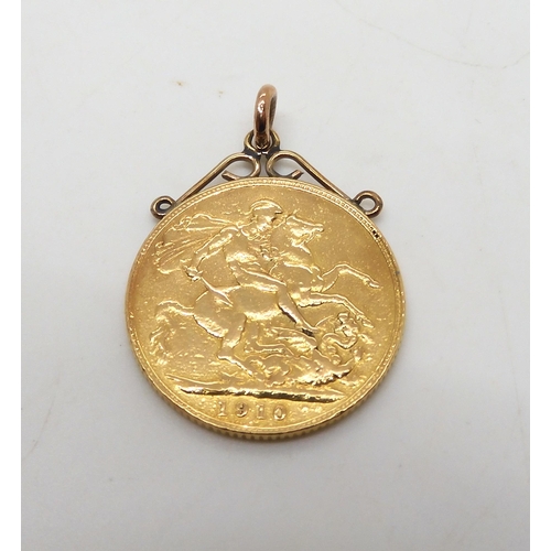 515 - A 1901 gold full sovereign with soldered on yellow metal pendant loop weight 8.3gms