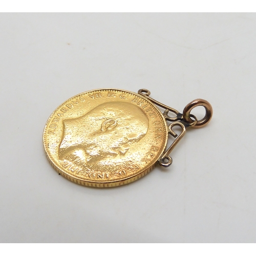 515 - A 1901 gold full sovereign with soldered on yellow metal pendant loop weight 8.3gms