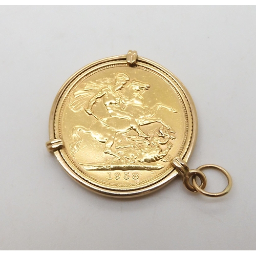 516 - A 1958 full gold sovereign in yellow metal coin mount, weight 9.3gms