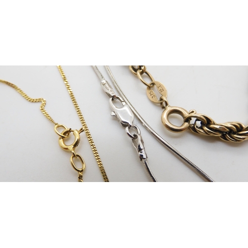 517 - A collection of 9ct items to include a white gold knot pattern necklace length 42cm, rope chain brac... 