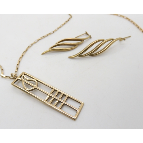 528 - A collection of 9ct to include a Mackintosh style pendant on chain, length 46cm, a further chain len... 