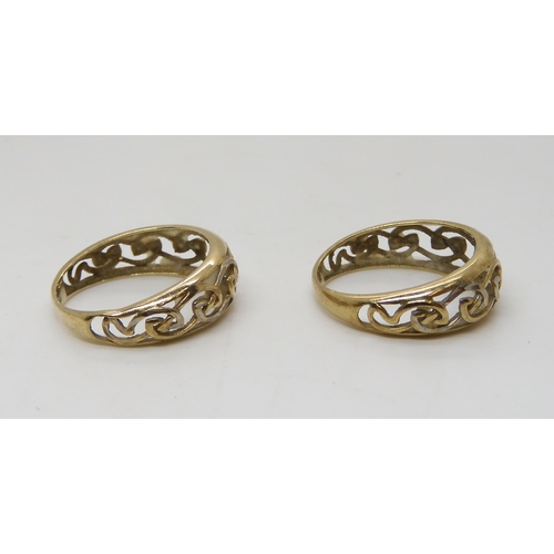 537 - Two 9ct gold Celtic knotwork rings both size N1/2, large knot earrings, and a mabe pearl pair, weigh... 