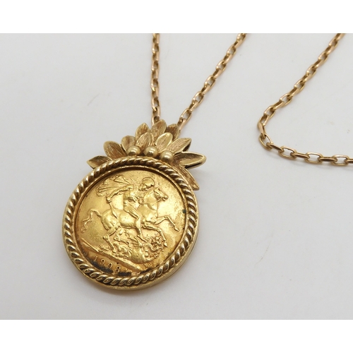 538 - A 1908 full gold sovereign in an unusual 9ct gold leaf pattern pendant mount with a 9ct gold chain. ... 