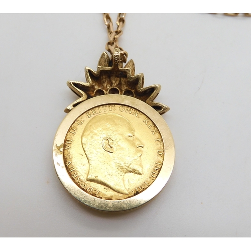 538 - A 1908 full gold sovereign in an unusual 9ct gold leaf pattern pendant mount with a 9ct gold chain. ... 