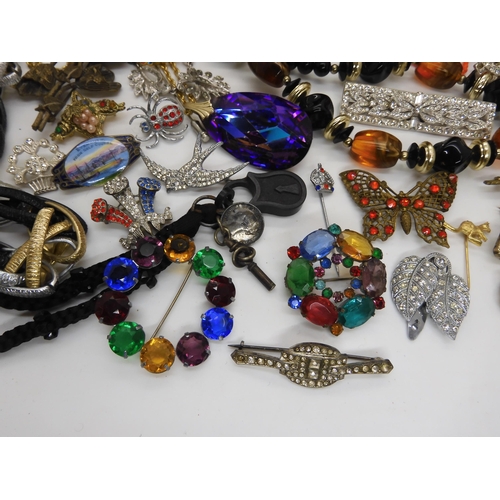 567 - A good selection of vintage and retro gem set costume brooches, beads and other items