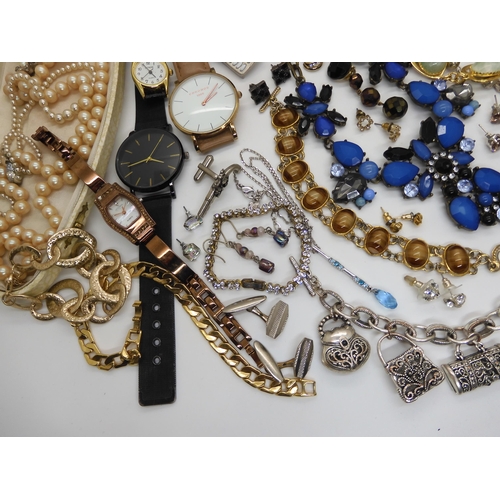 578 - A collection of Vintage costume jewellery, to include cufflinks, a bowling tie clip and other items