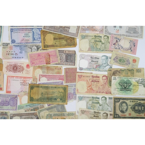 303A - BANK NOTES, China, Iran, Korea, Ceylon, Indonesia, Papua New Guinea, Singapore, Hong Kong, Philippin... 