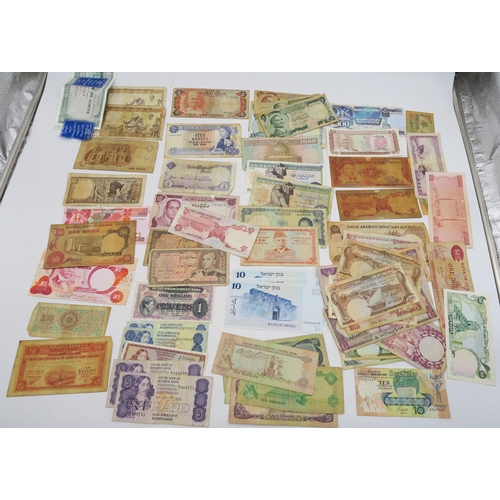 303D - BANK NOTES South Africa, Jordan, Egypt, Iran, Guyana, Bharain, Pakistan, Seychelles, United Arab Emi... 